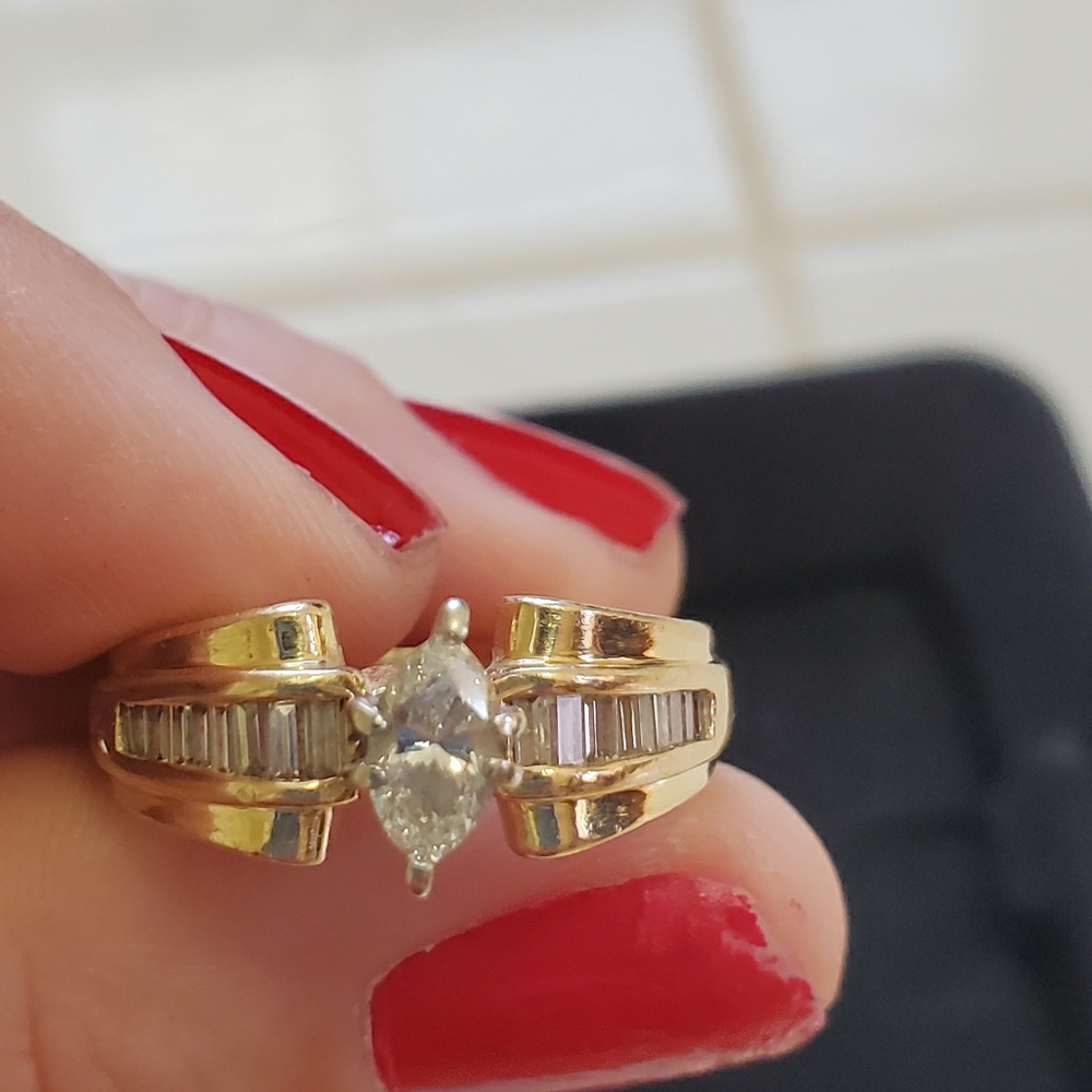 14k gold Wedding/ Engagement Ring Women's Size 7